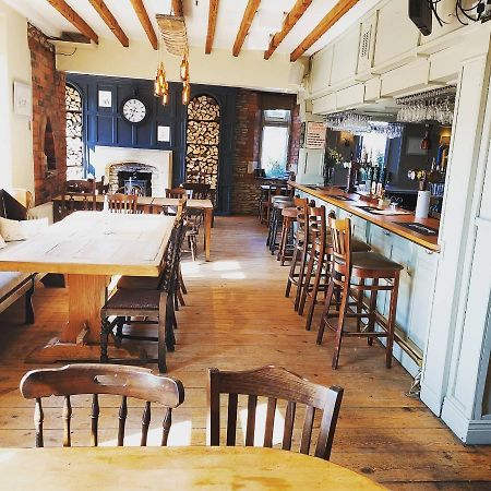 Tipputs Inn, Pub, Restaurant & Boutique Flats Stroud  Buitenkant foto